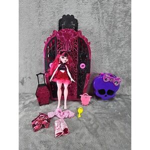 Monster High Draculaura G3 Coffin Compact Playset Polly Pocket Style Bundle